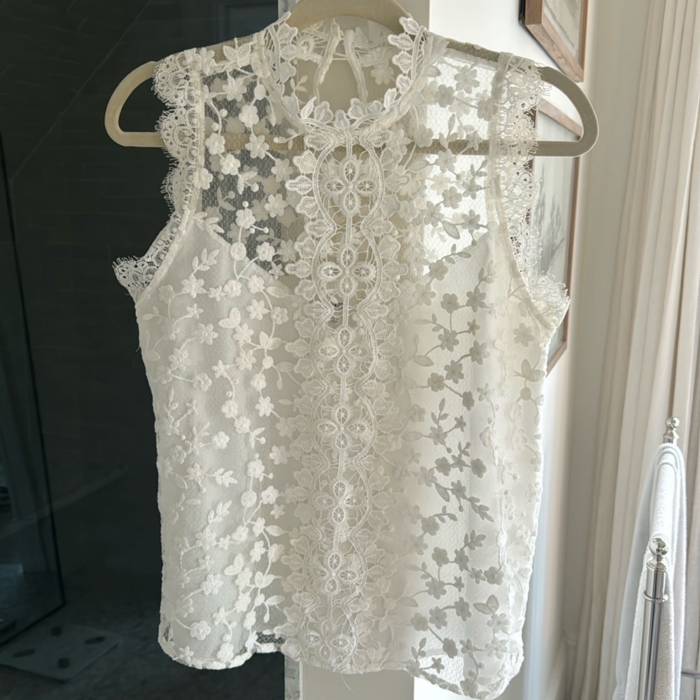 BB Dakota cream lace top size small